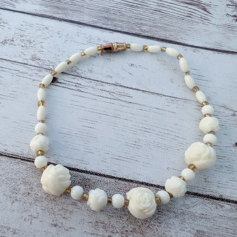 Vintage Bracelet - Cream Carved Beads - Dainty - Picture 3 of 7